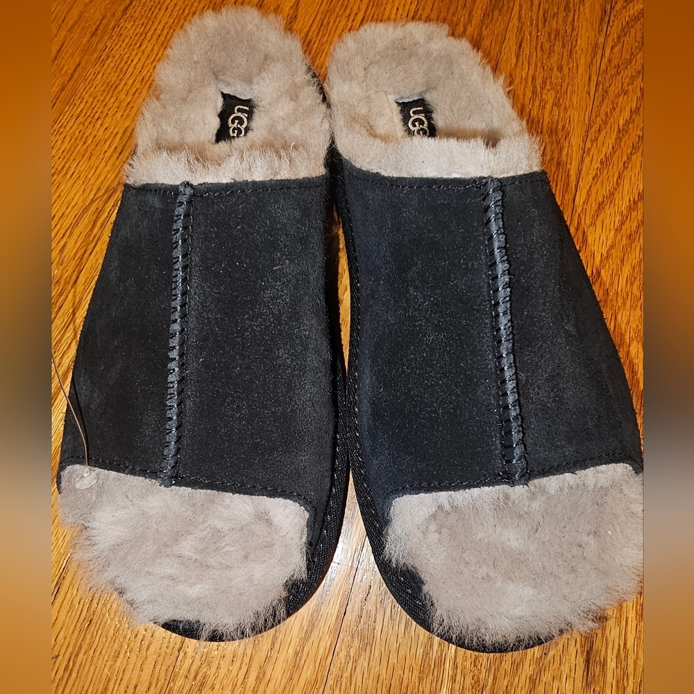 UGG Greenport Black and Tan Shearling Slippers